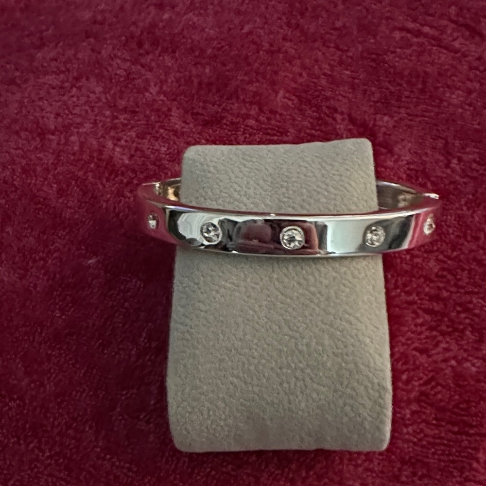Elegant Silver Bracelet with Crystal Accents